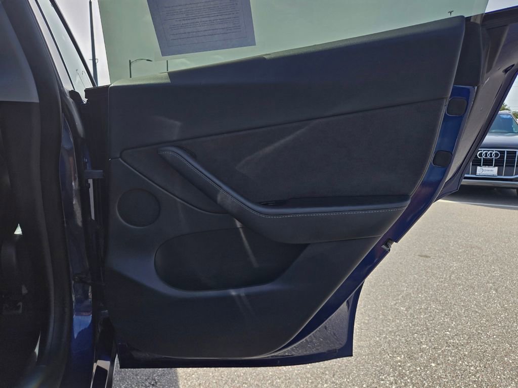 Used 2020 Tesla Model Y Long Range image 41