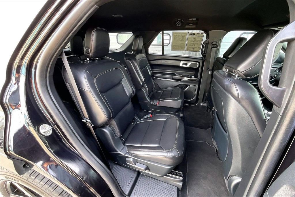 Used 2020 Ford Explorer XLT w/ Equipment Group 202A AWD/4WD image 27