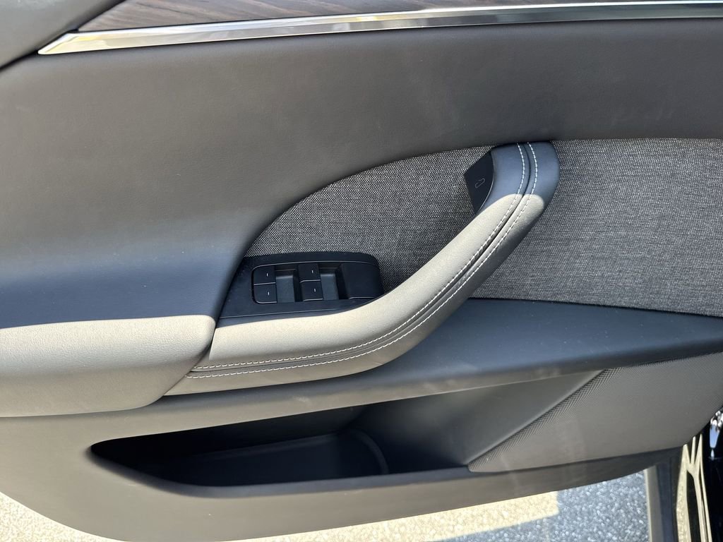 Used 2024 Tesla Model X image 41