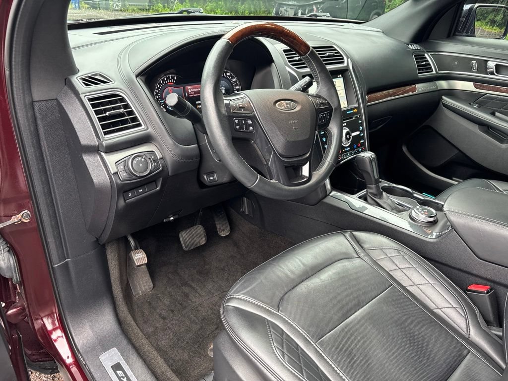 Used 2018 Ford Explorer Platinum AWD/4WD image 11