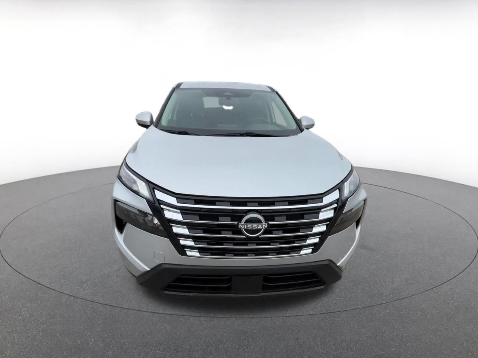 Used 2025 Nissan Rogue SV AWD/4WD image 4