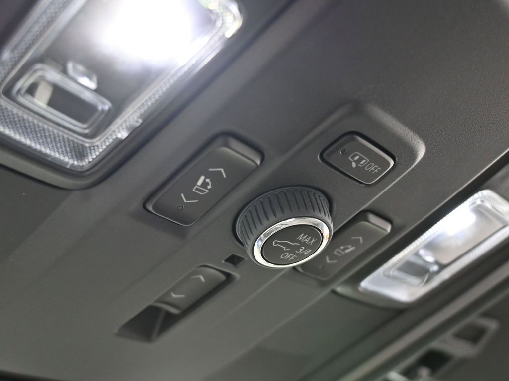 New 2025 Chevrolet Suburban Premier image 28