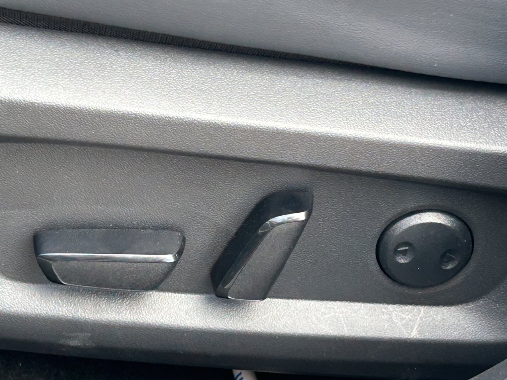 Used 2025 Mitsubishi Outlander 4WD Plug-In Hybrid image 29
