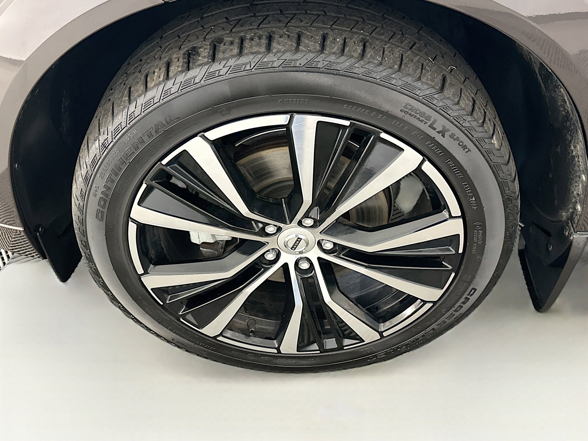 Used 2023 Volvo XC60 B5 Plus w/ Climate Package image 11