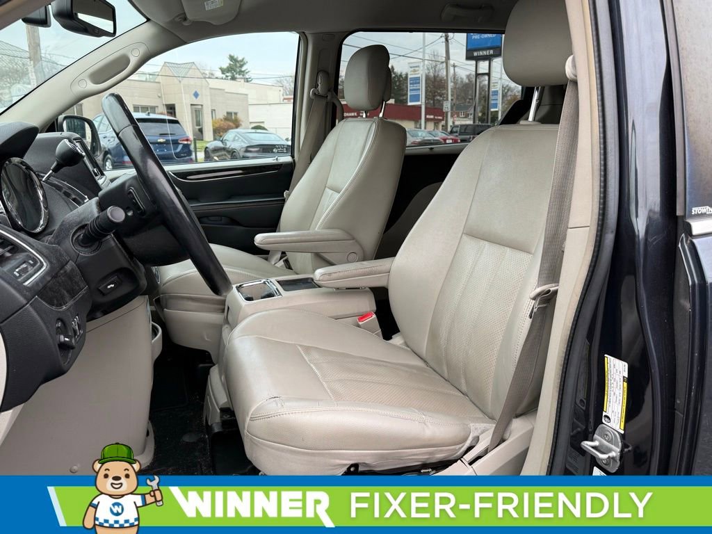 Used 2014 Chrysler Town & Country Touring-L w/ Driver Convenience Group image 14