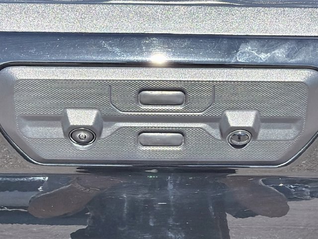 Used 2025 GMC Sierra 1500 AT4 w/ AT4 Premium Package AWD/4WD image 13
