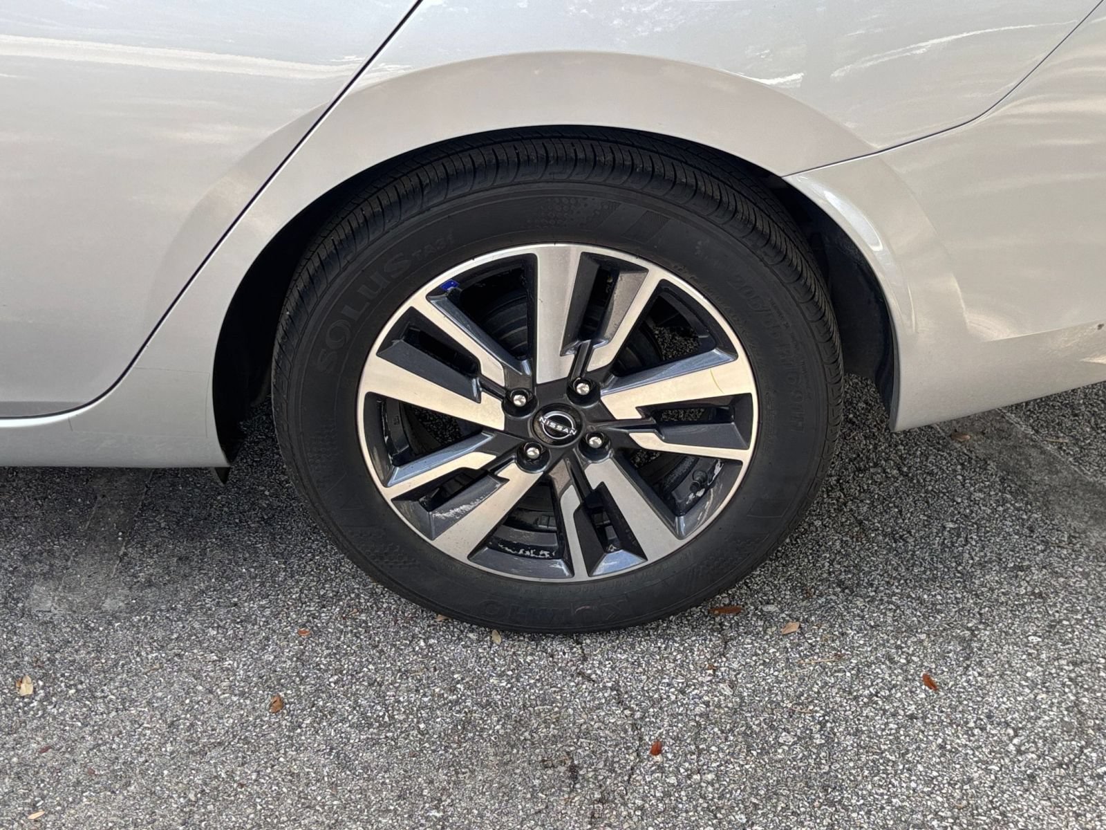 Used 2025 Nissan Versa SV FWD image 27