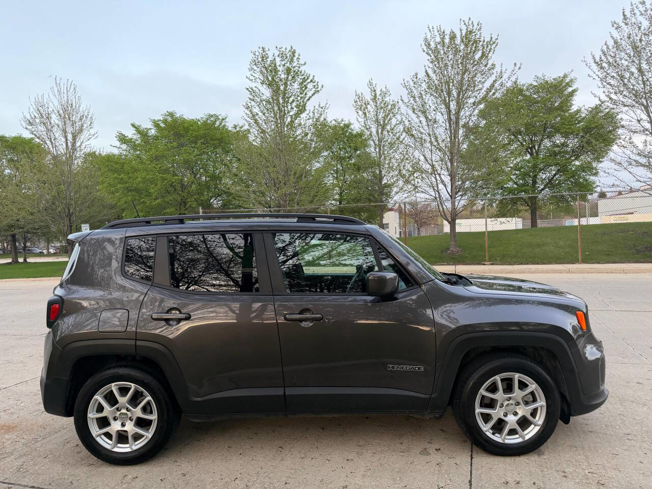 Used 2021 Jeep Renegade Latitude FWD image 23