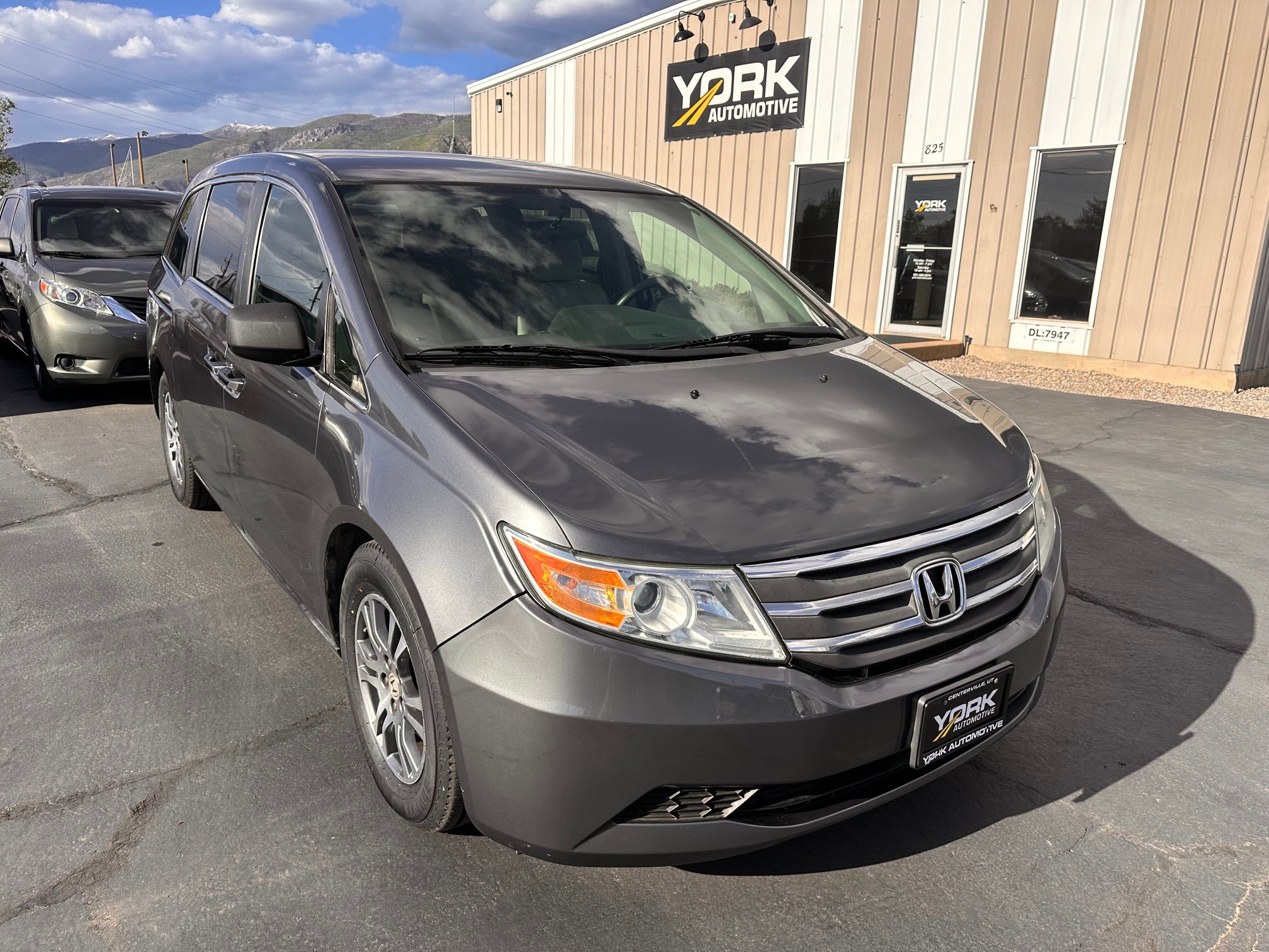 Used 2013 Honda Odyssey EX image 1