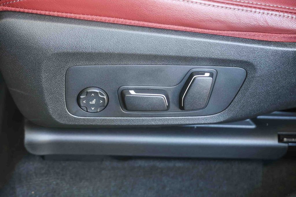 Certified 2025 BMW X4 xDrive30i w/ Convenience Package AWD/4WD image 18
