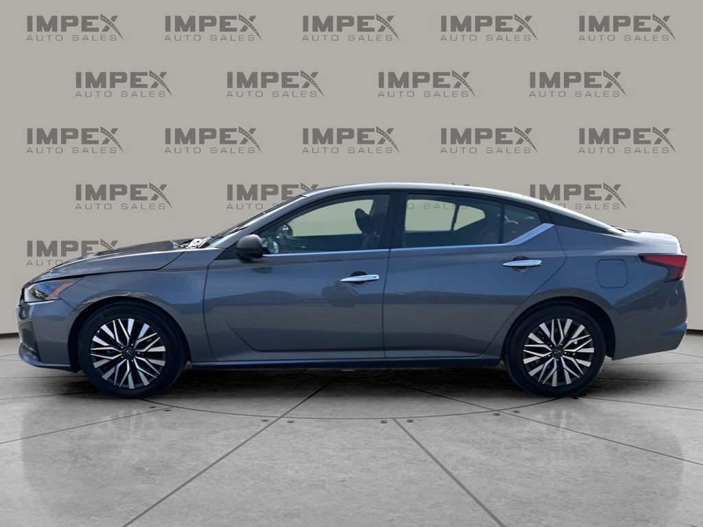Used 2025 Nissan Altima 2.5 SV FWD image 2