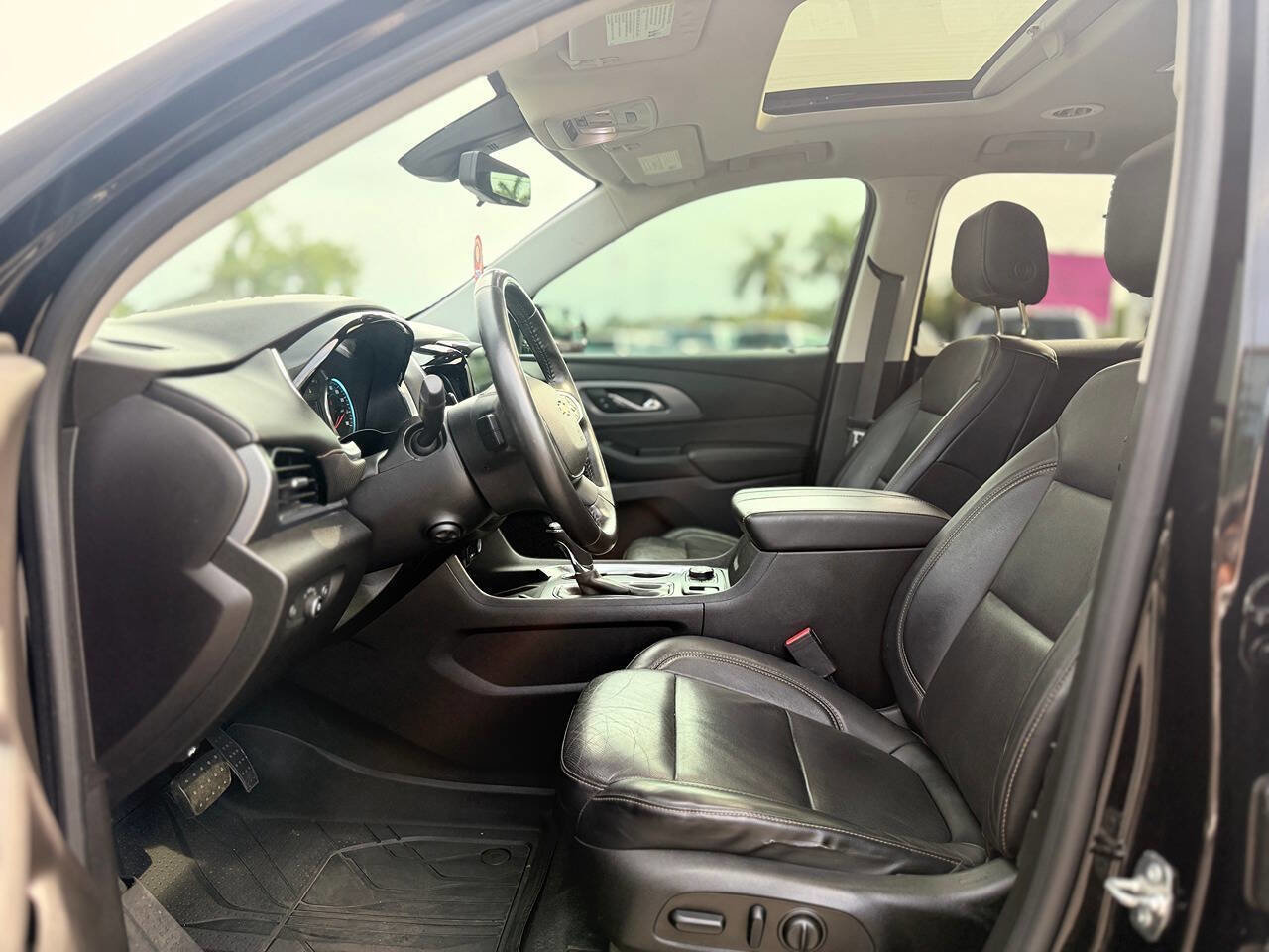 Used 2018 Chevrolet Traverse Premier w/ Driver Confidence II Package FWD image 12