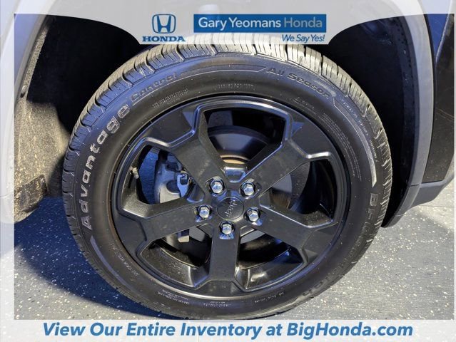 Used 2019 Jeep Grand Cherokee Laredo image 14