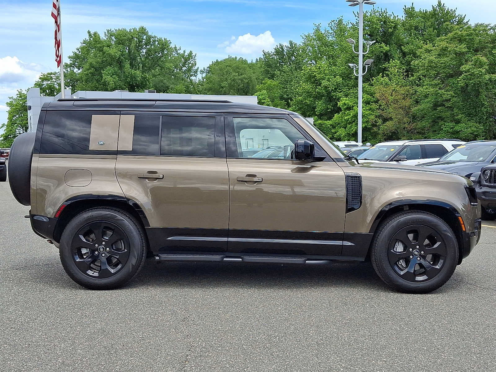Used 2022 Land Rover Defender 110 X-Dynamic SE AWD/4WD image 7