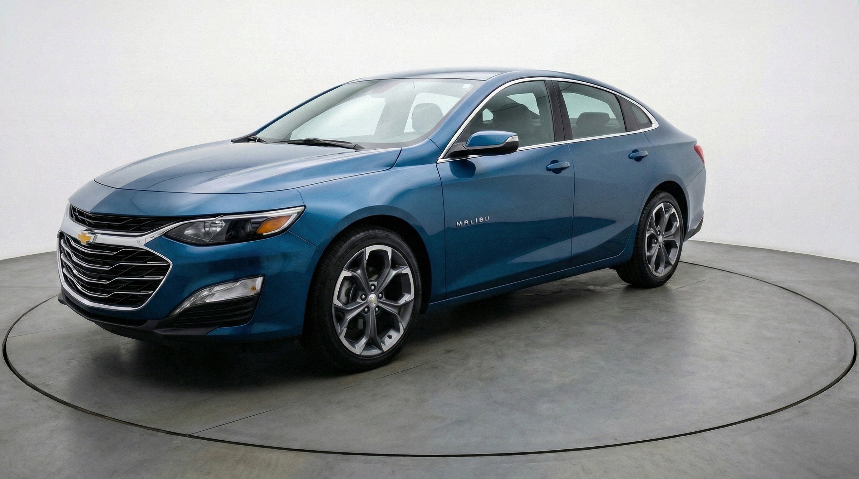 Used 2024 Chevrolet Malibu LT image 3