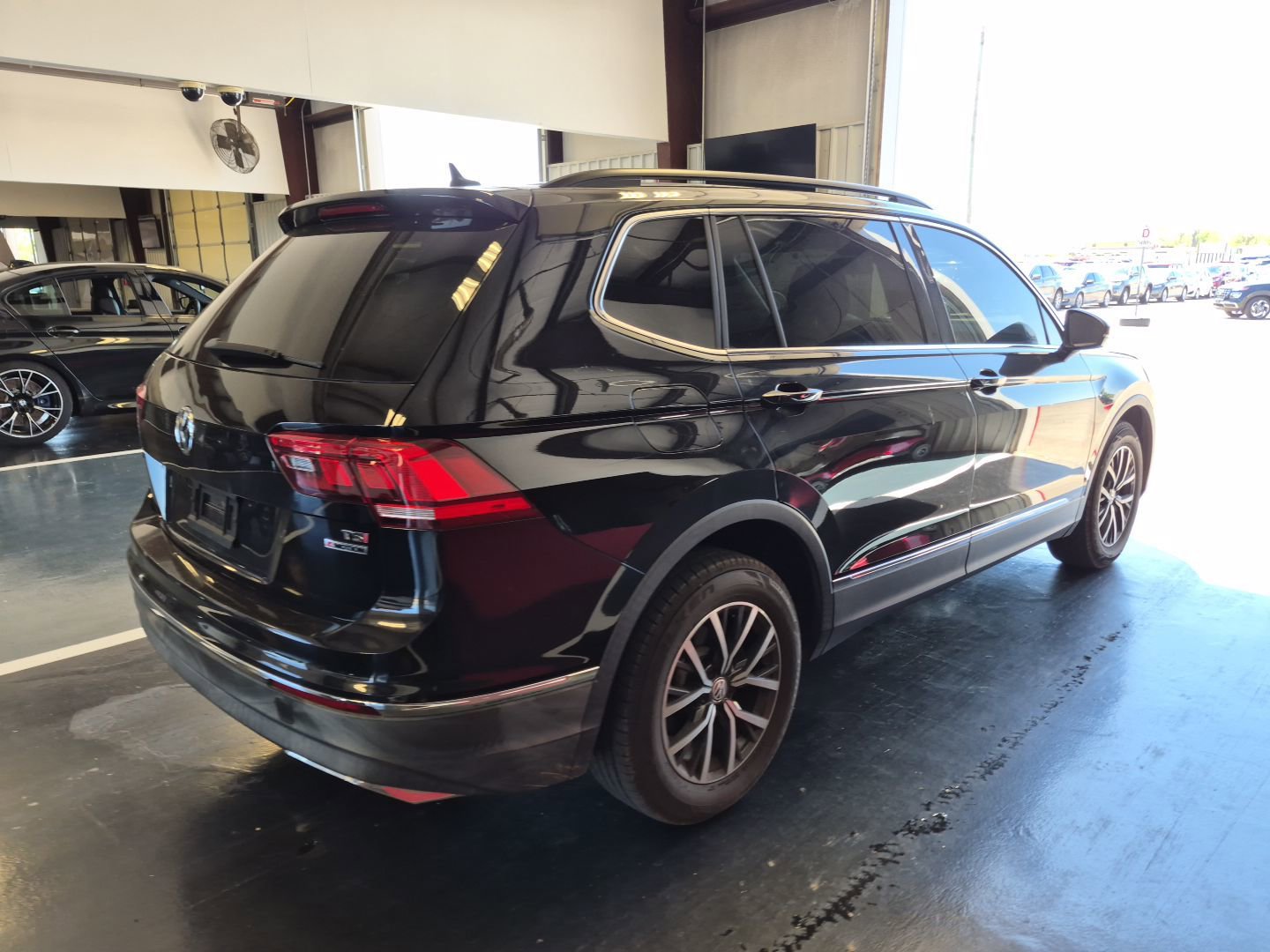 Used 2018 Volkswagen Tiguan SE w/ 3rd Row Seat Package image 4
