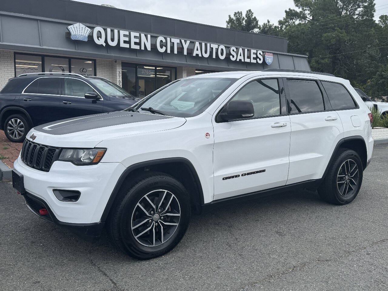 Used 2018 Jeep Grand Cherokee Trailhawk AWD/4WD image 1
