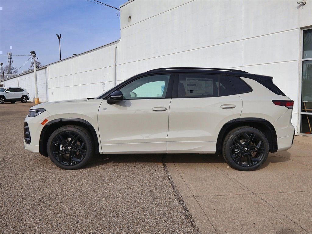 New 2026 Volkswagen Tiguan SE R-Line FWD image 2
