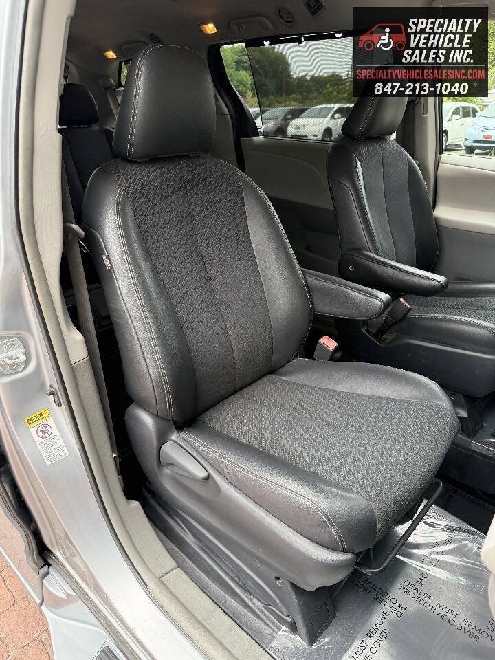 Used 2014 Toyota Sienna SE FWD image 31