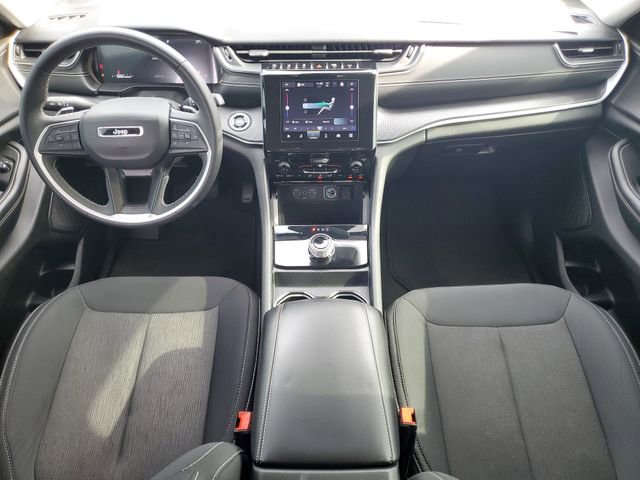 Used 2023 Jeep Grand Cherokee Laredo image 14