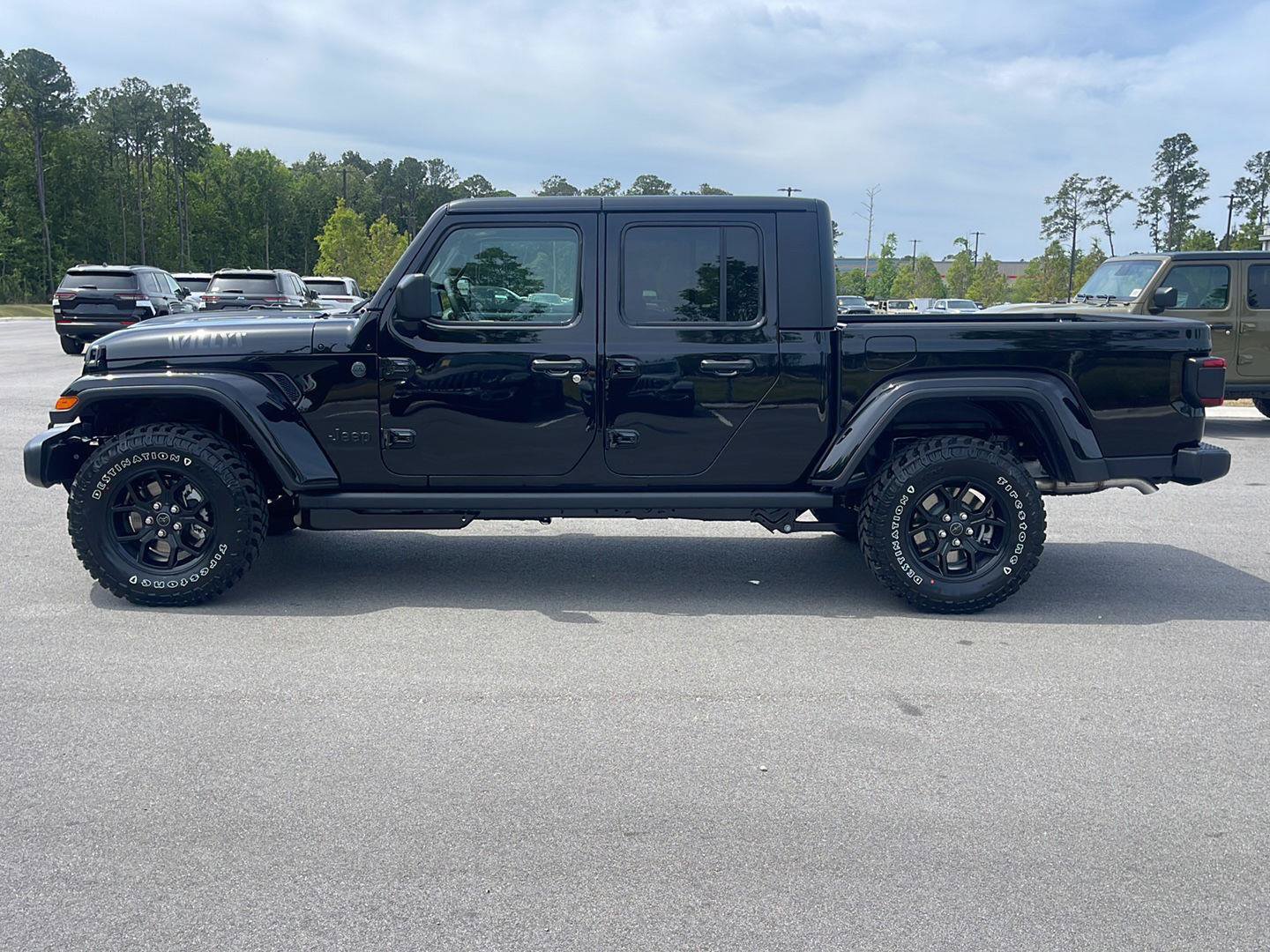 New 2026 Jeep Gladiator Sport AWD/4WD image 4