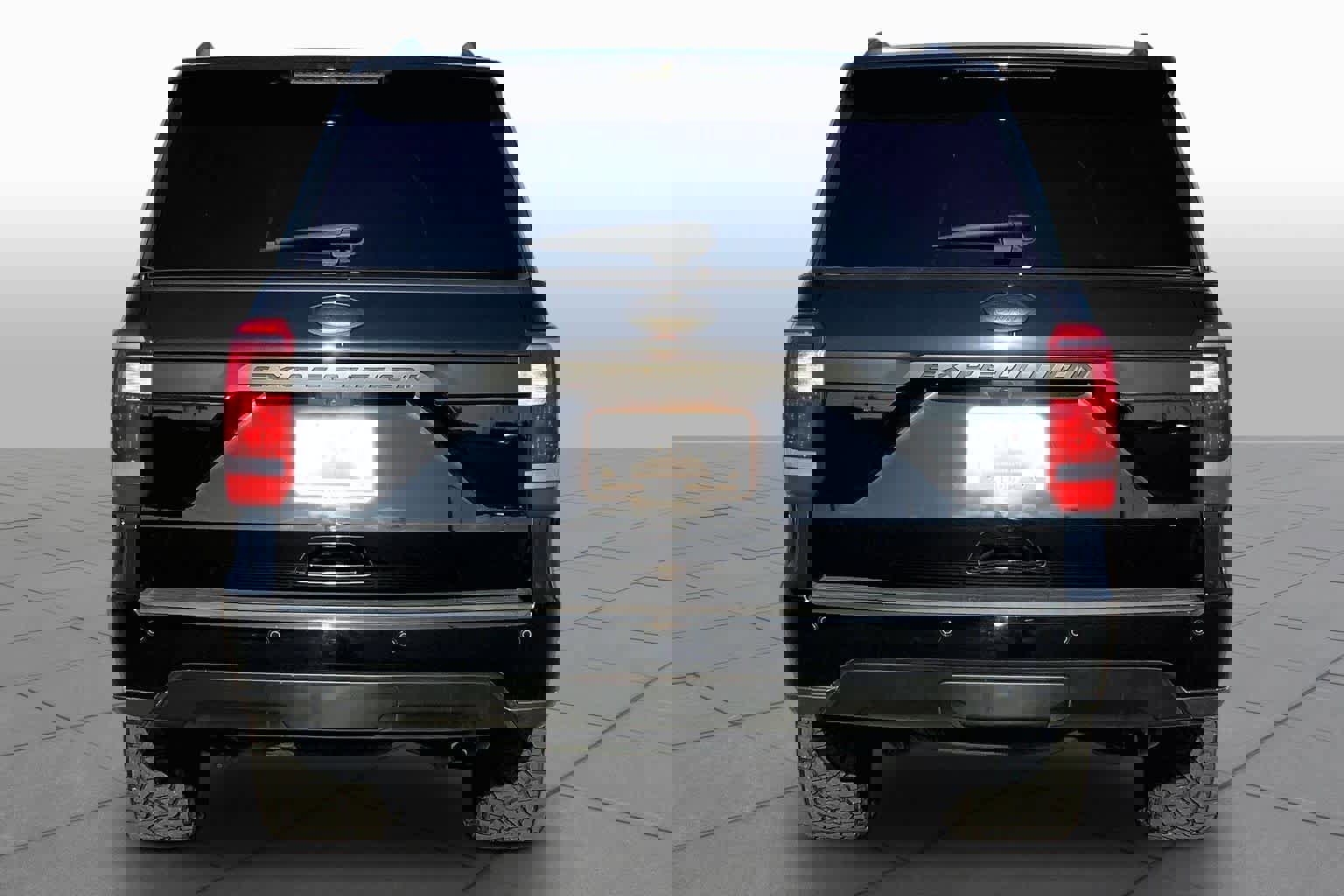 Used 2020 Ford Expedition XLT w/ Equipment Group 202A image 5