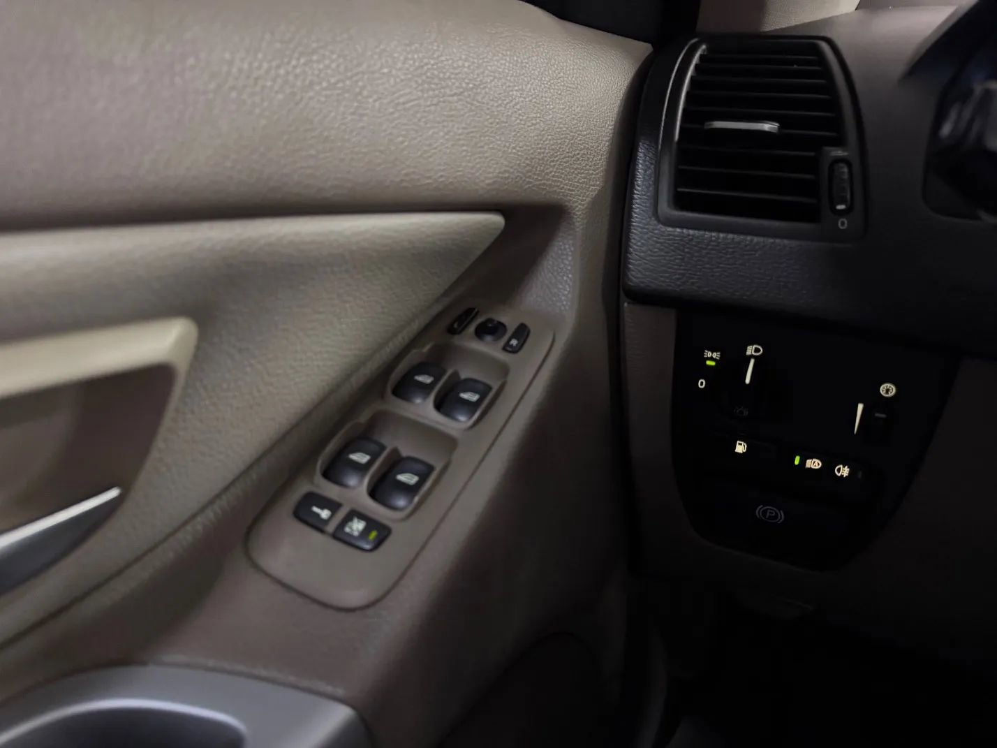 Used 2013 Volvo XC90 3.2 image 23