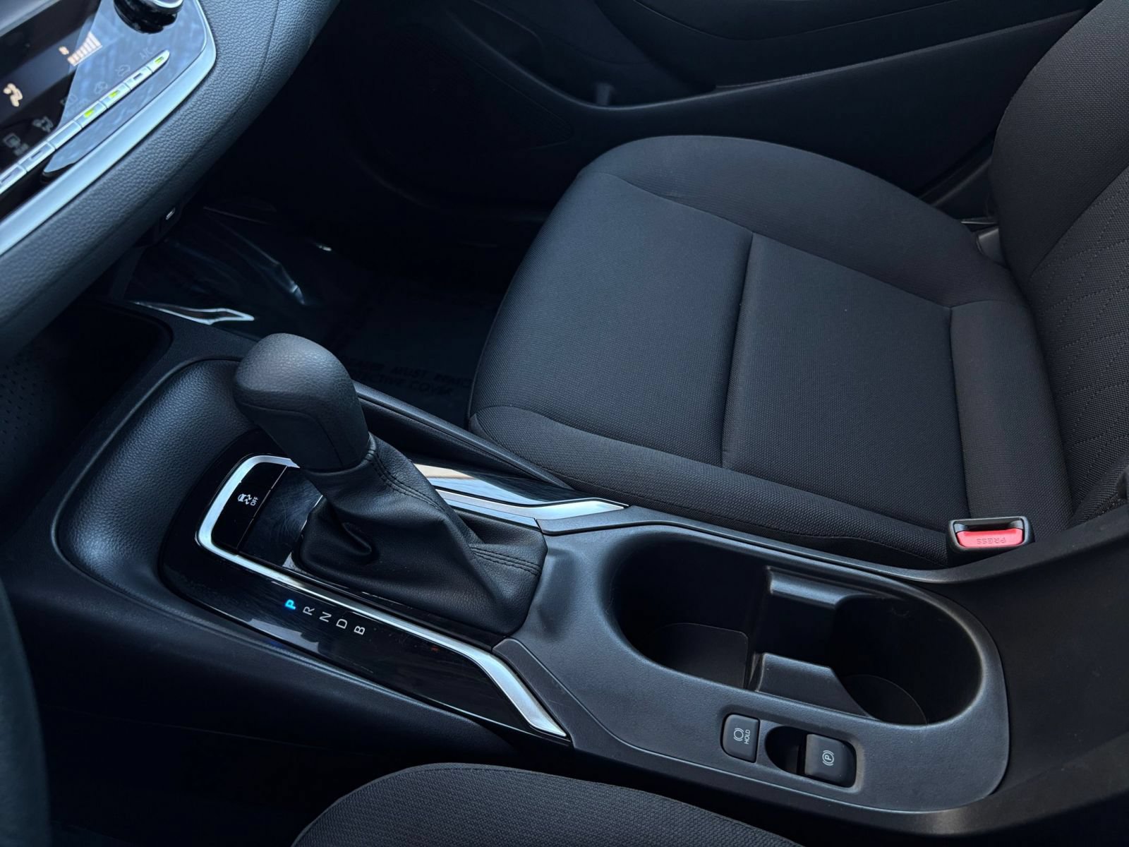 Used 2025 Toyota Corolla LE FWD image 39