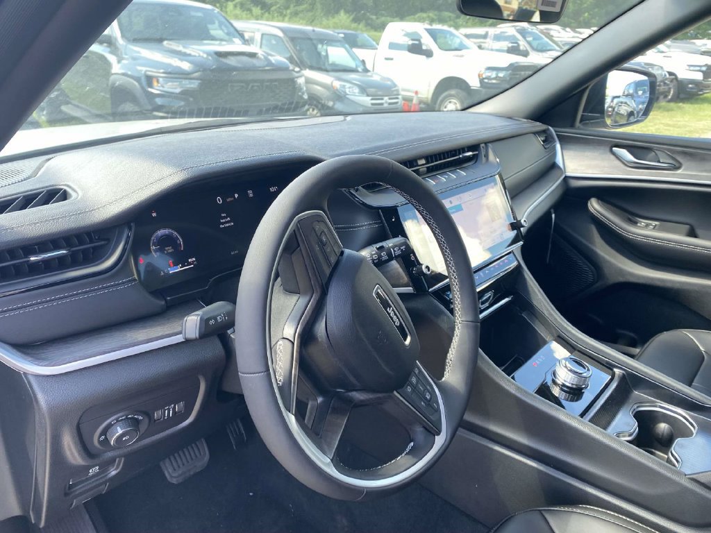 New 2026 Jeep Grand Cherokee L Limited RWD image 17