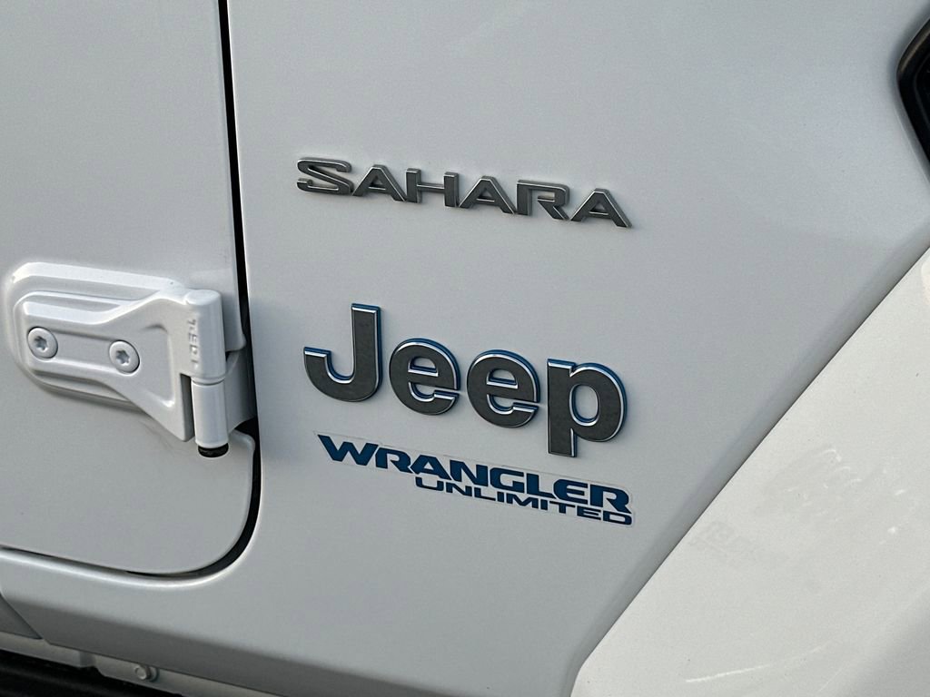Used 2022 Jeep Wrangler Unlimited Sahara AWD/4WD image 9