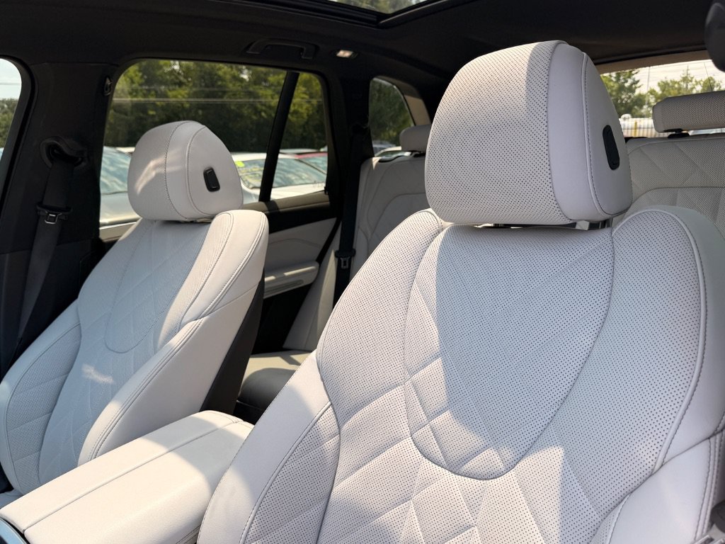 Used 2025 BMW X5 sDrive40i RWD image 16