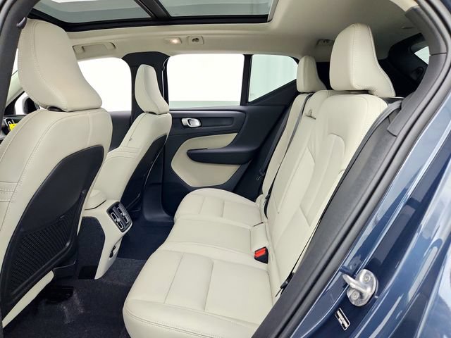 New 2026 Volvo XC40 B4 Plus w/ Climate Package FWD image 24