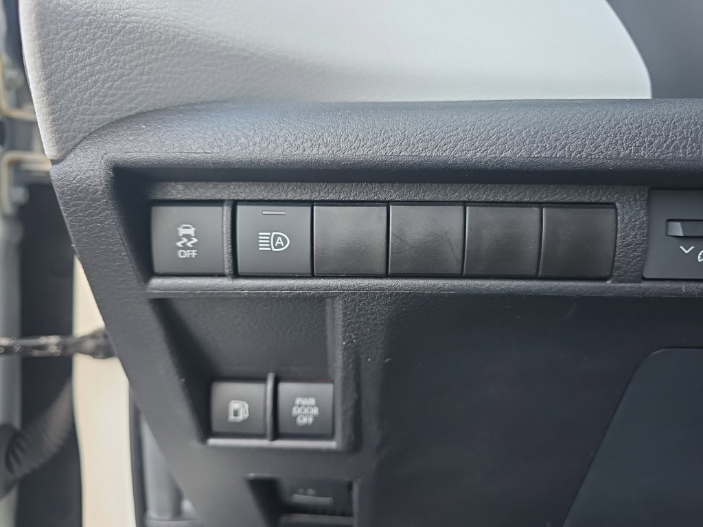 Certified 2025 Toyota Sienna LE FWD image 17