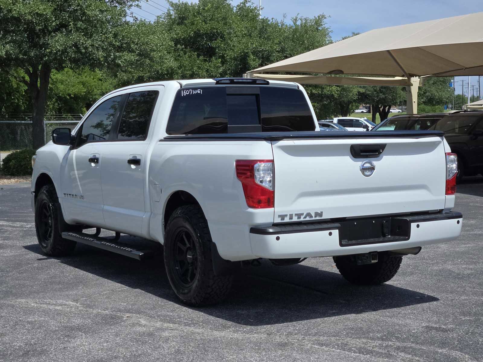 Used 2018 Nissan Titan SV w/ SV Convenience Package RWD image 5