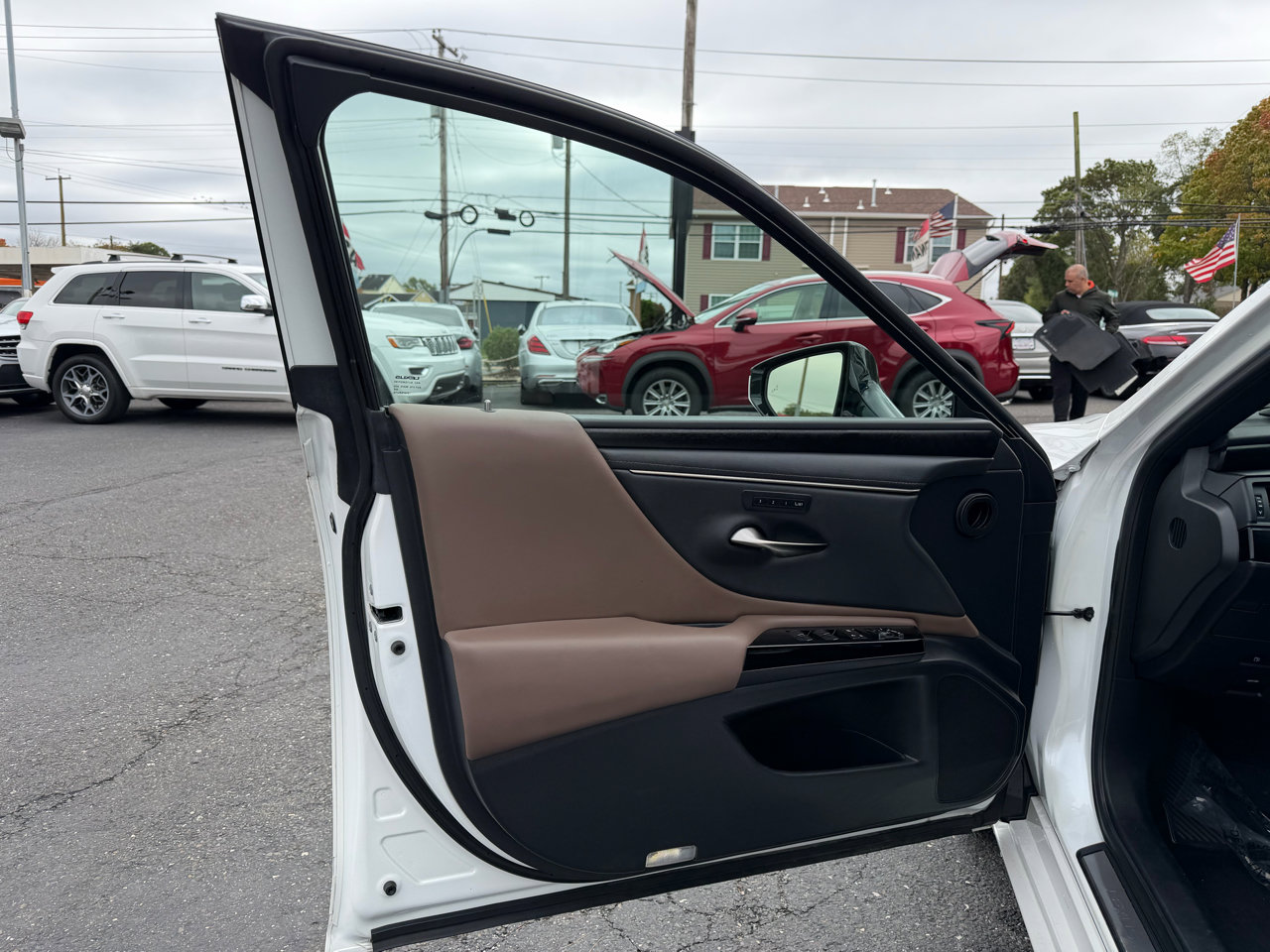 Used 2022 Lexus ES 350 w/ Premium Package image 9