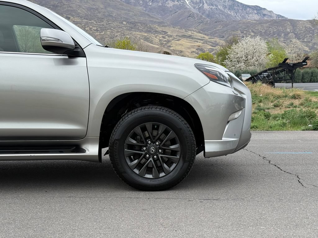 Used 2020 Lexus GX 460 Premium w/ Premium Package AWD/4WD image 3