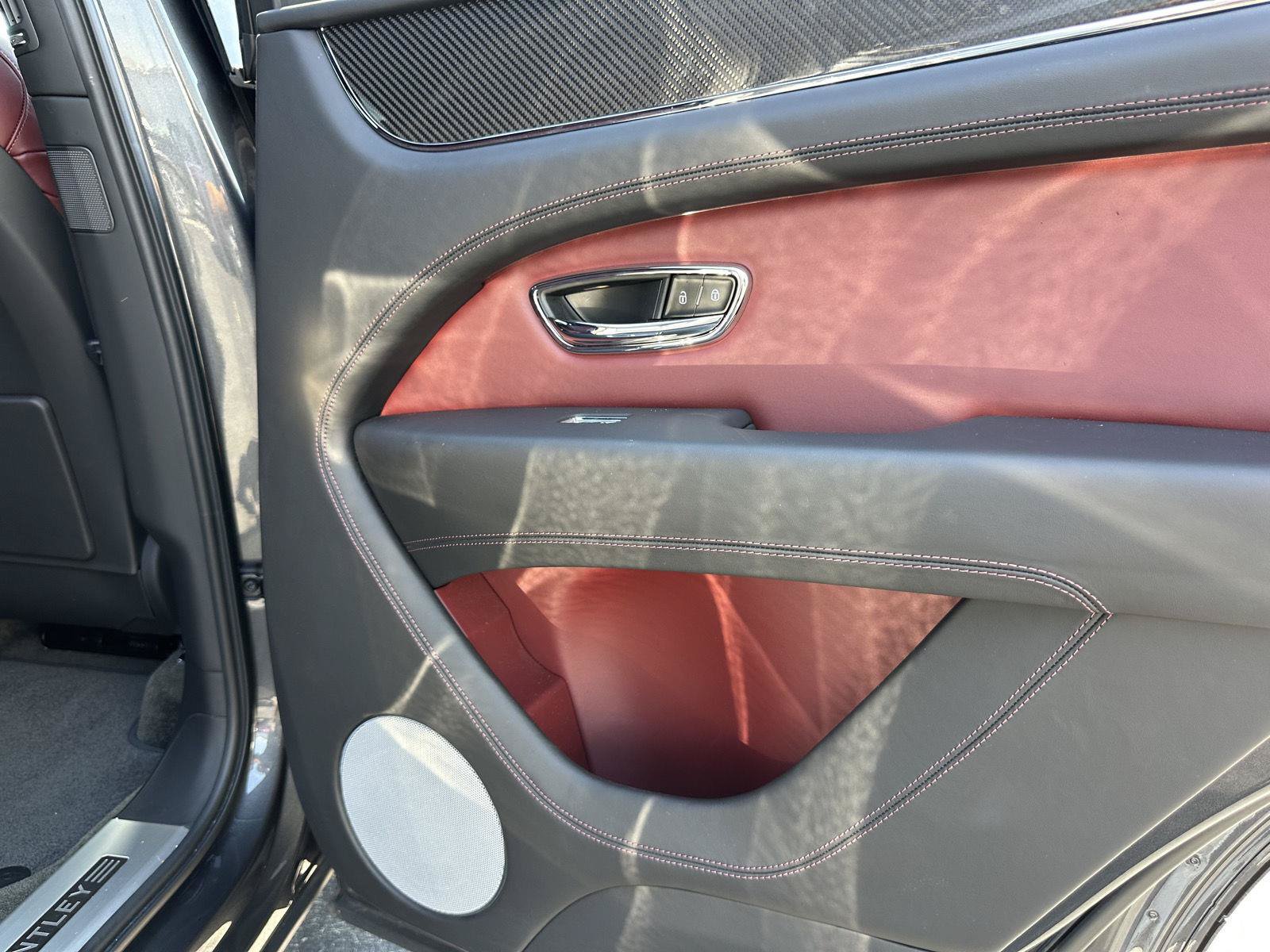 Used 2022 Bentley Bentayga AWD/4WD image 21