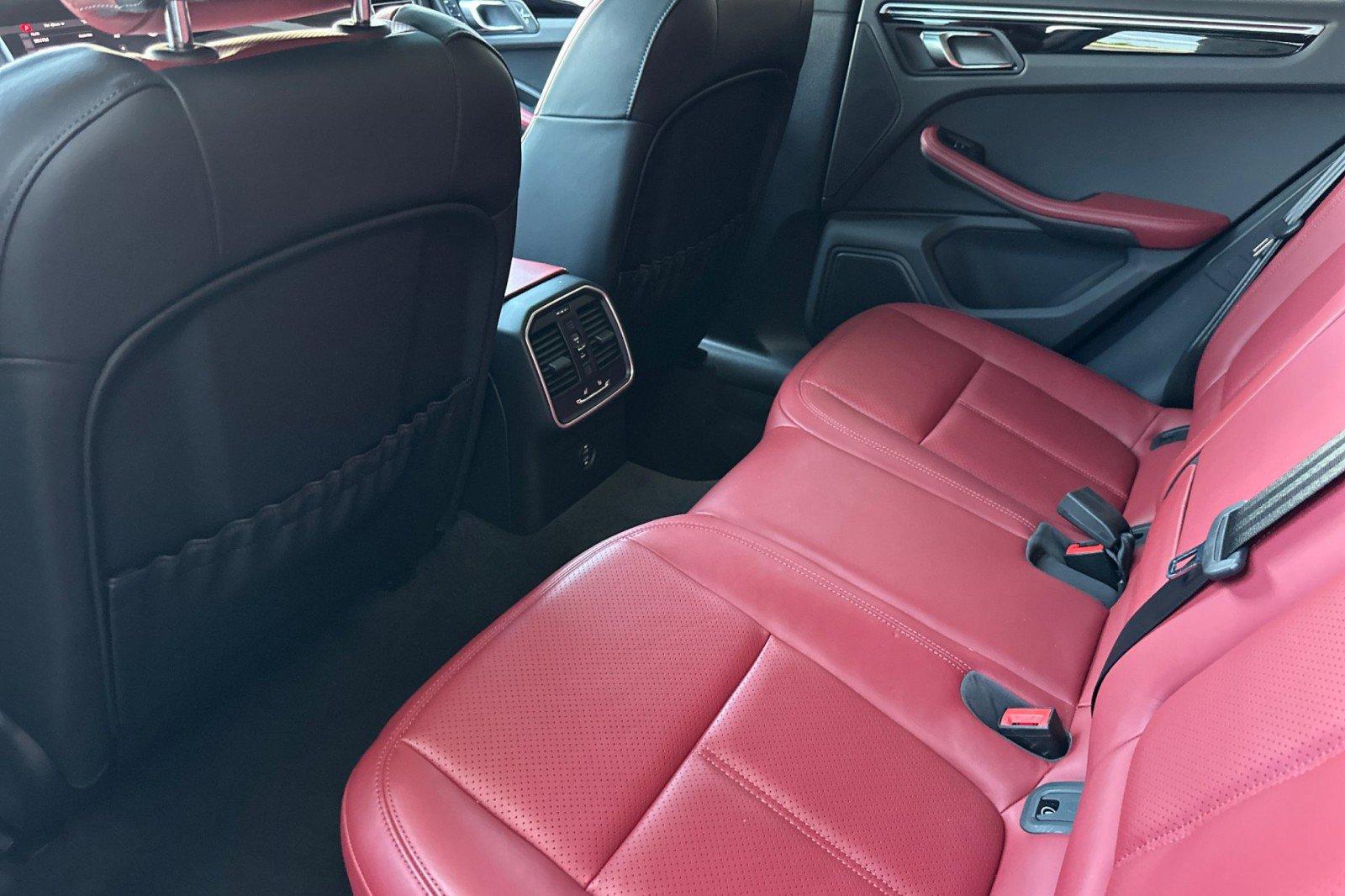 Certified 2023 Porsche Macan Turbo AWD/4WD image 13