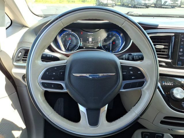 Used 2019 Chrysler Pacifica Limited FWD image 58