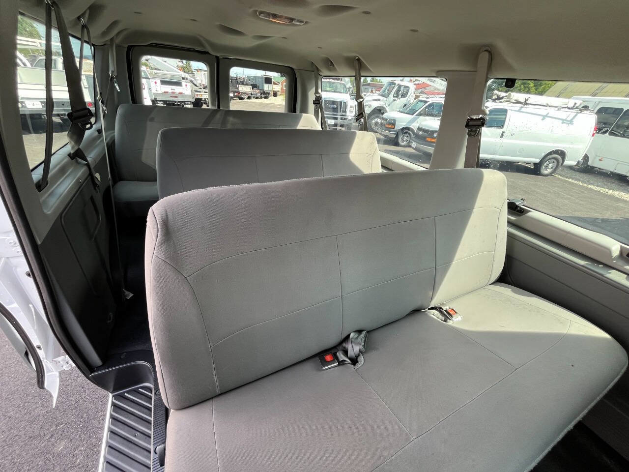 Used 2006 Ford E-350 and Econoline 350 XLT RWD image 19