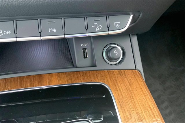 Certified 2024 Audi Q5 e Premium w/ Convenience Package image 33
