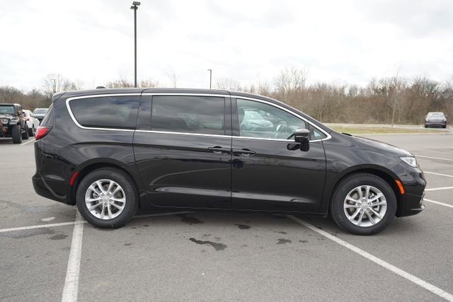 New 2026 Chrysler Pacifica Select FWD image 8