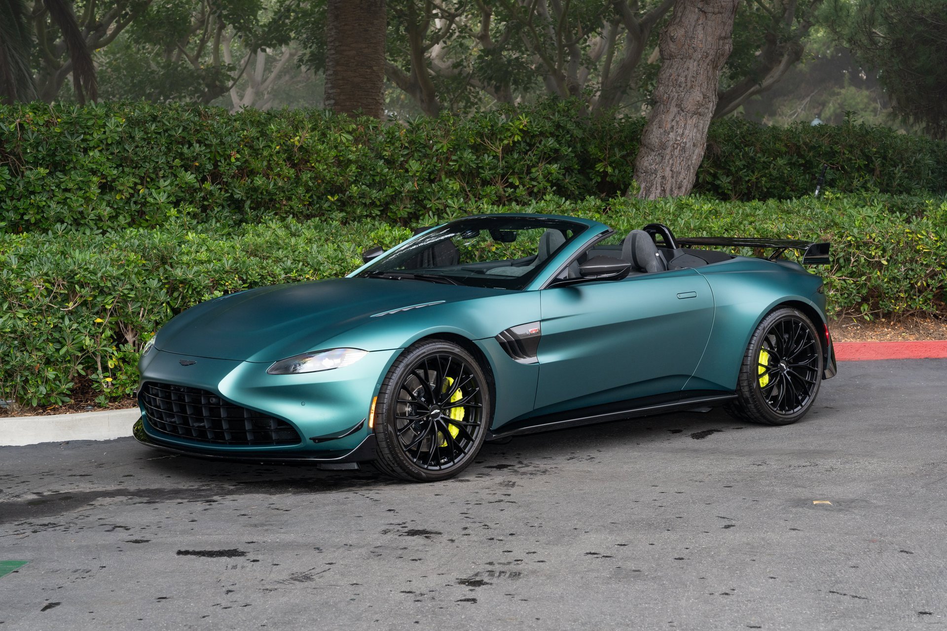 Used 2023 Aston Martin V8 Vantage Roadster image 27