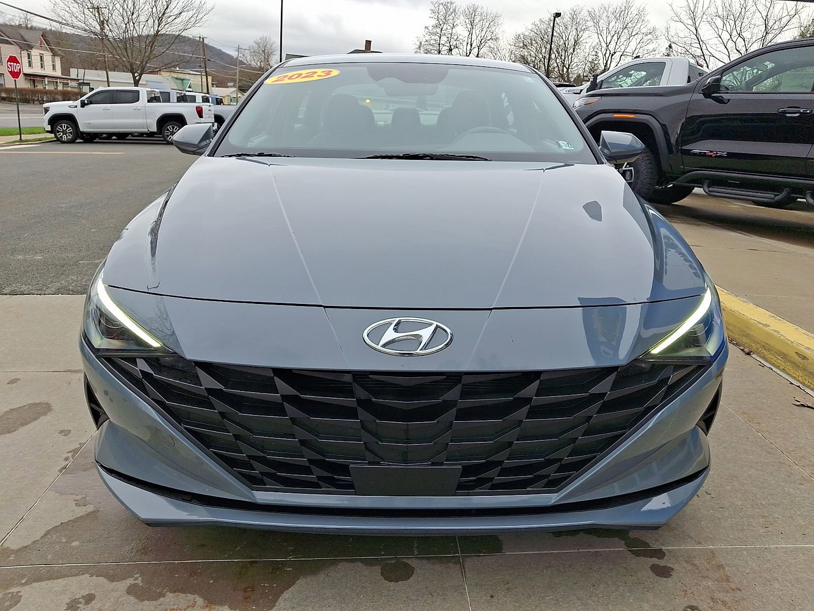 Used 2023 Hyundai Elantra SEL w/ Convenience Package image 2