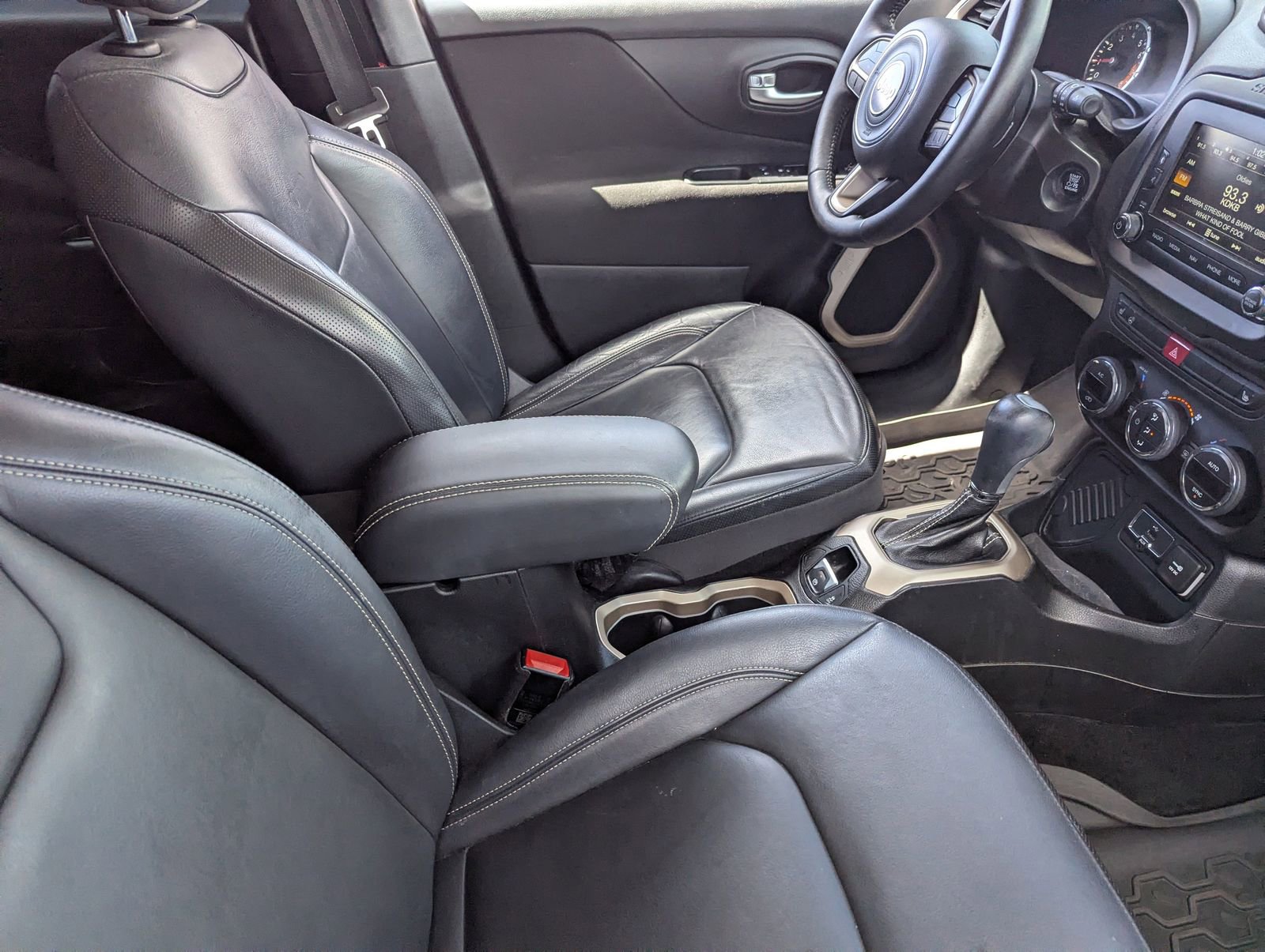 Used 2015 Jeep Renegade Limited FWD image 11