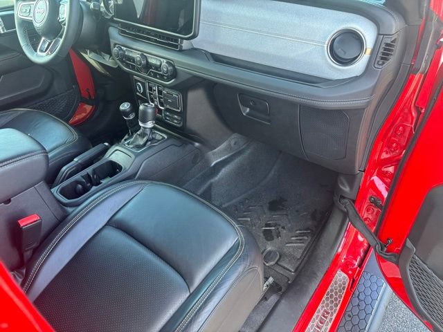 Used 2025 Jeep Wrangler Unlimited Sahara w/ Safety Group AWD/4WD image 18