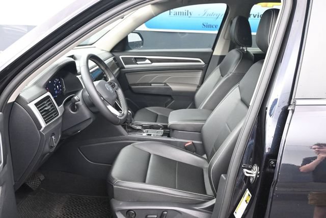 Used 2023 Volkswagen Atlas SE w/ Black Wheel Package FWD image 12