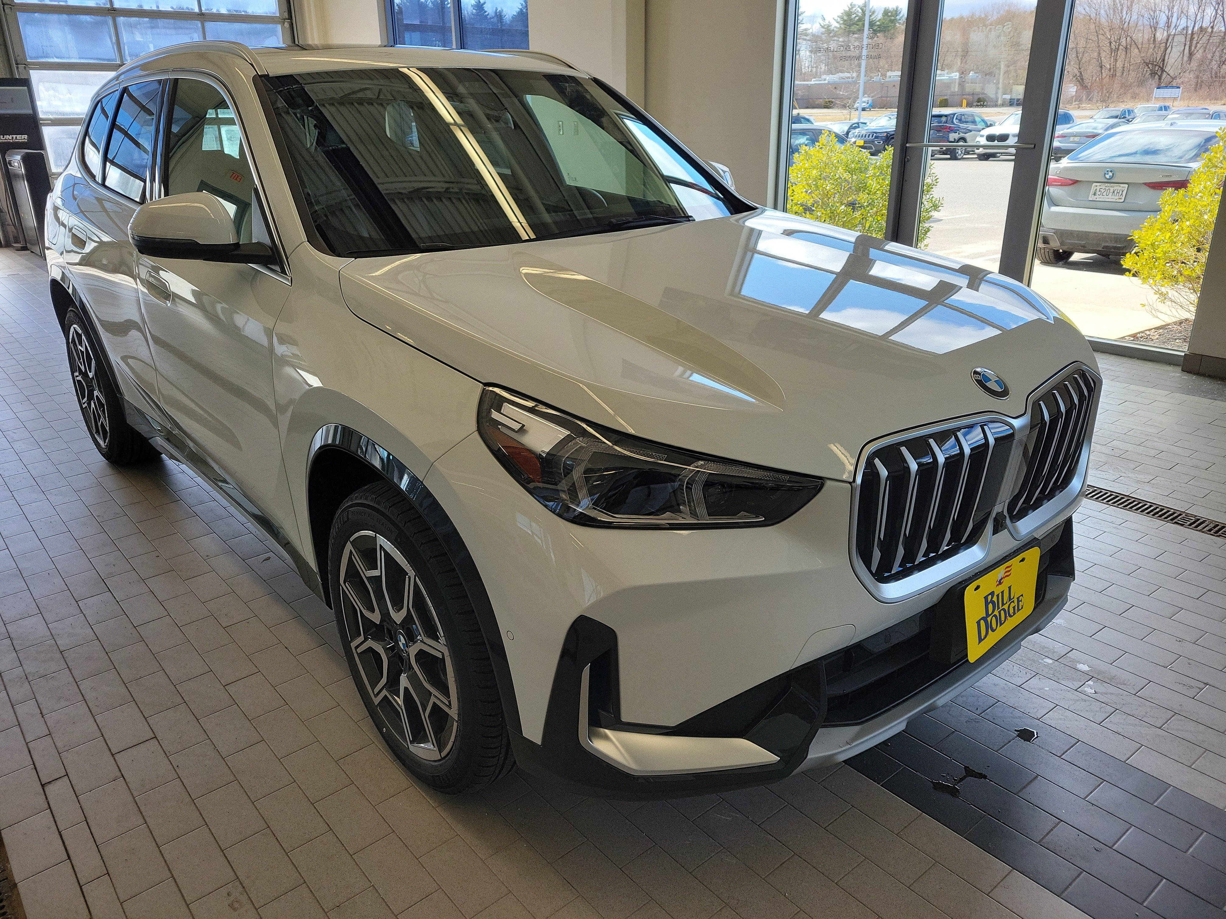 Used 2026 BMW X1 xDrive28i w/ Technology Package AWD/4WD image 3