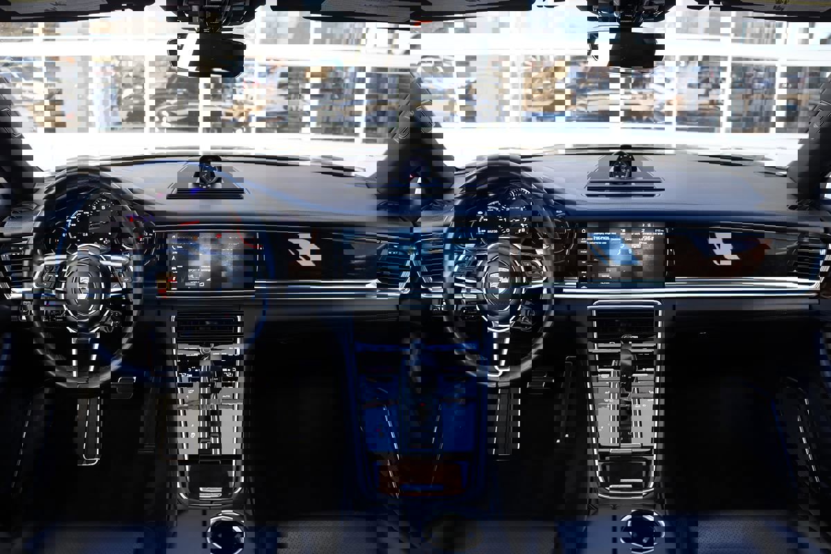 Used 2017 Porsche Panamera 4S w/ Sport Chrono Package image 14