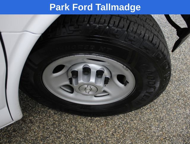 Used 2017 Chevrolet Express 2500 RWD image 25